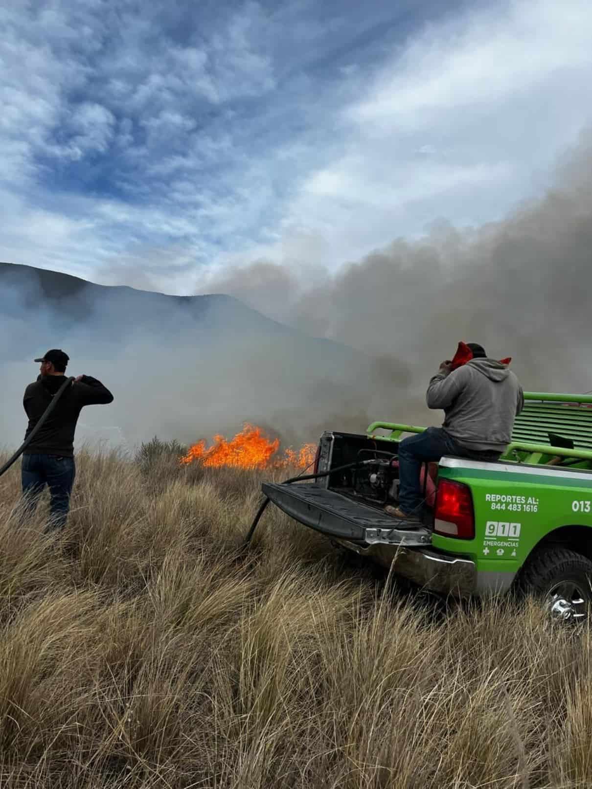 Controlan dos incendios en la sierra de Arteaga