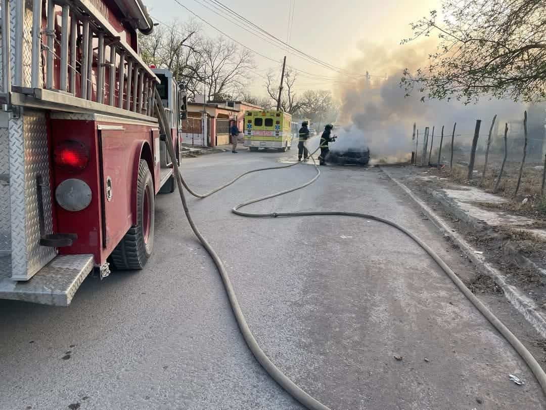 Se incendia camioneta en Zaragoza; pérdida total