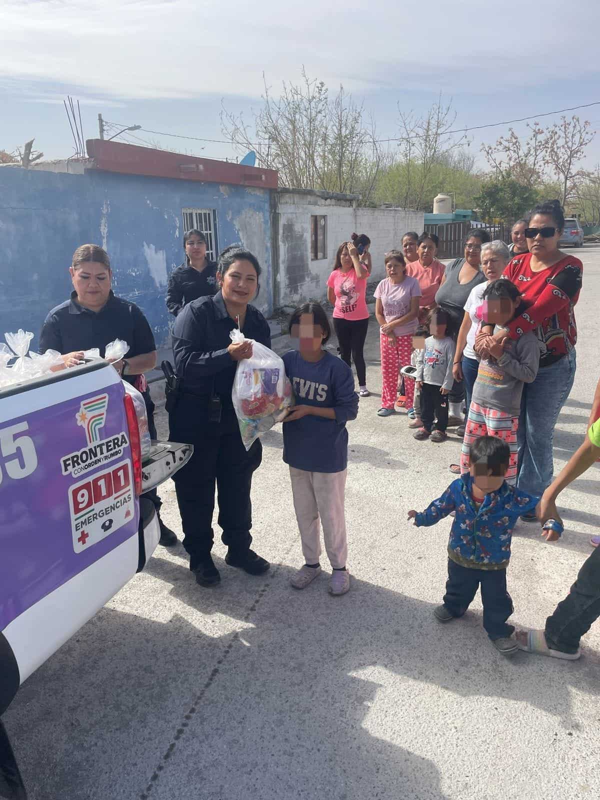 Entregan despensas a familias de Las Aves