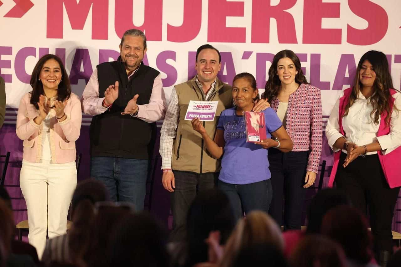 Arrancan programa de Prepa para mujeres, Manolo y Paola