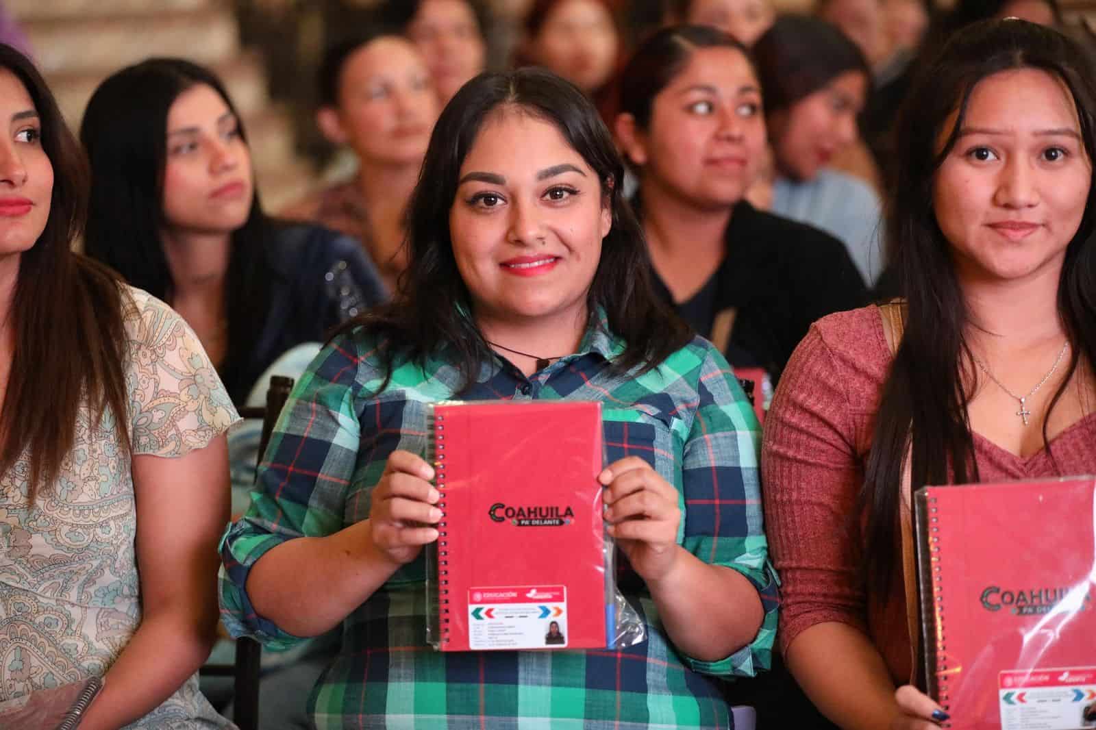 Arrancan programa de Prepa para mujeres, Manolo y Paola