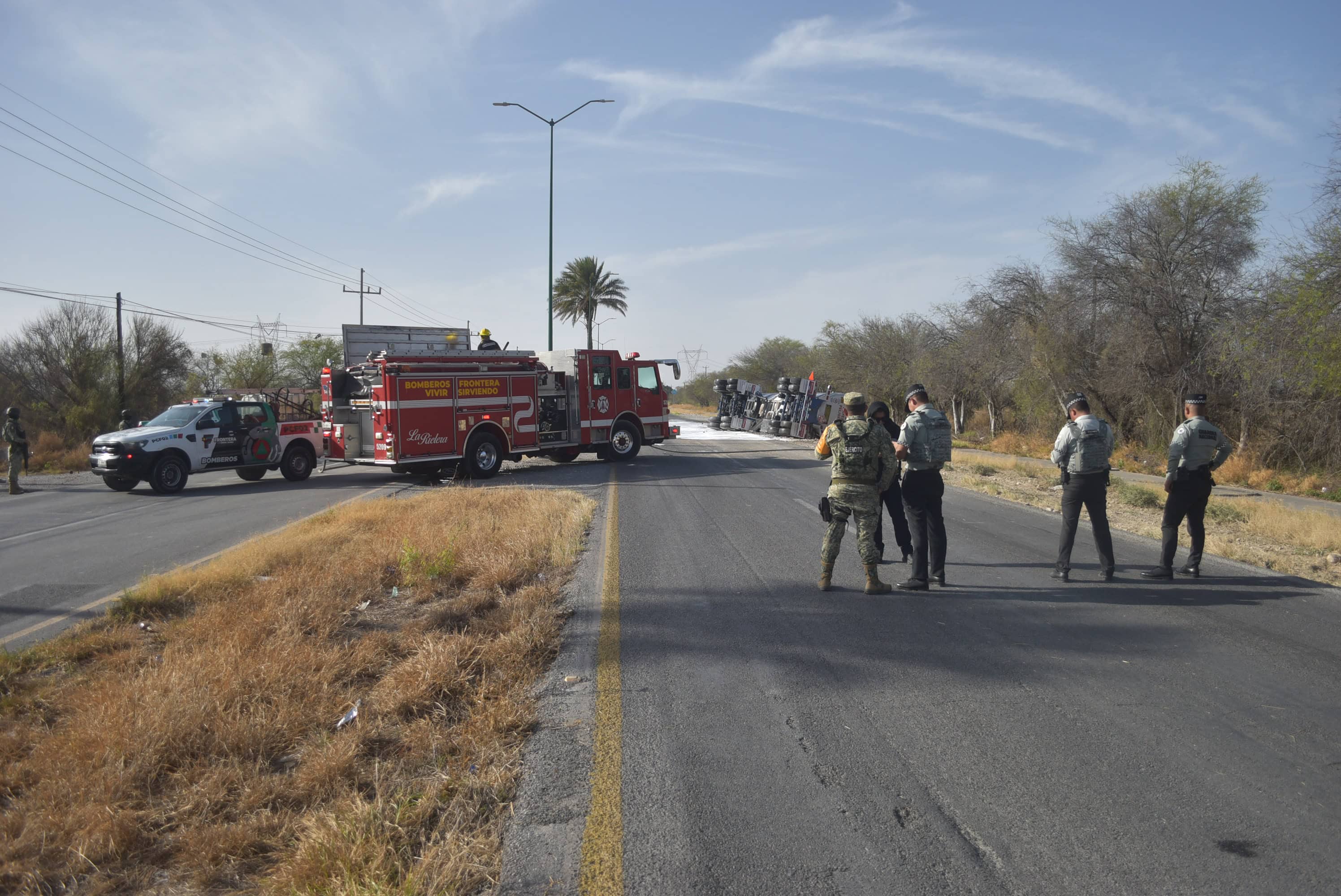 Vuelca pipa con combustible