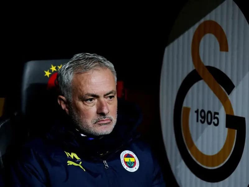 José Mourinho, entrenador del Fenerbahce, respondió a las acusaciones de racismo.