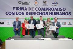 Refuerza Carlos su compromiso con derechos humanos