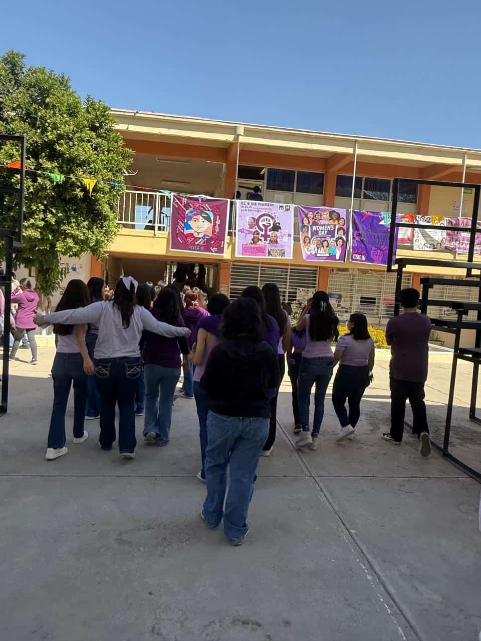 Ofrecen droga en botellas de agua a alumnos del Bachillerato Ladislao Farías