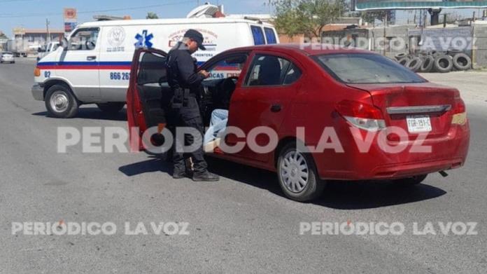 Lesiona trailero a niña en choque
