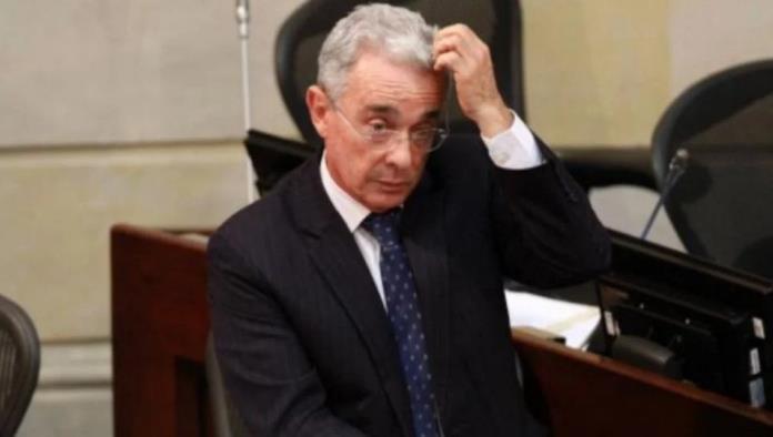 Error en juicio contra Álvaro Uribe: proyectan video porno por accidente en audiencia