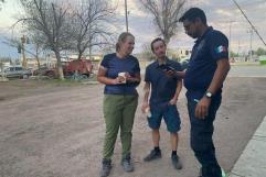 Ofrecen bomberos albergue a pareja de ciclistas franceses