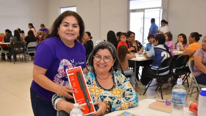 Conmemoran el Día Internacional de la Mujer en Nava con Alegre Lotería y Reconocimiento