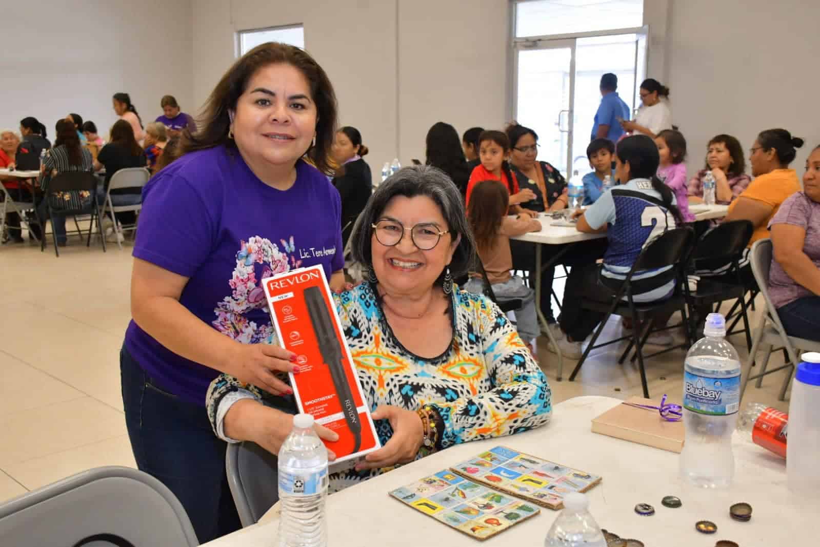 Conmemoran el Día Internacional de la Mujer en Nava con Alegre Lotería y Reconocimiento