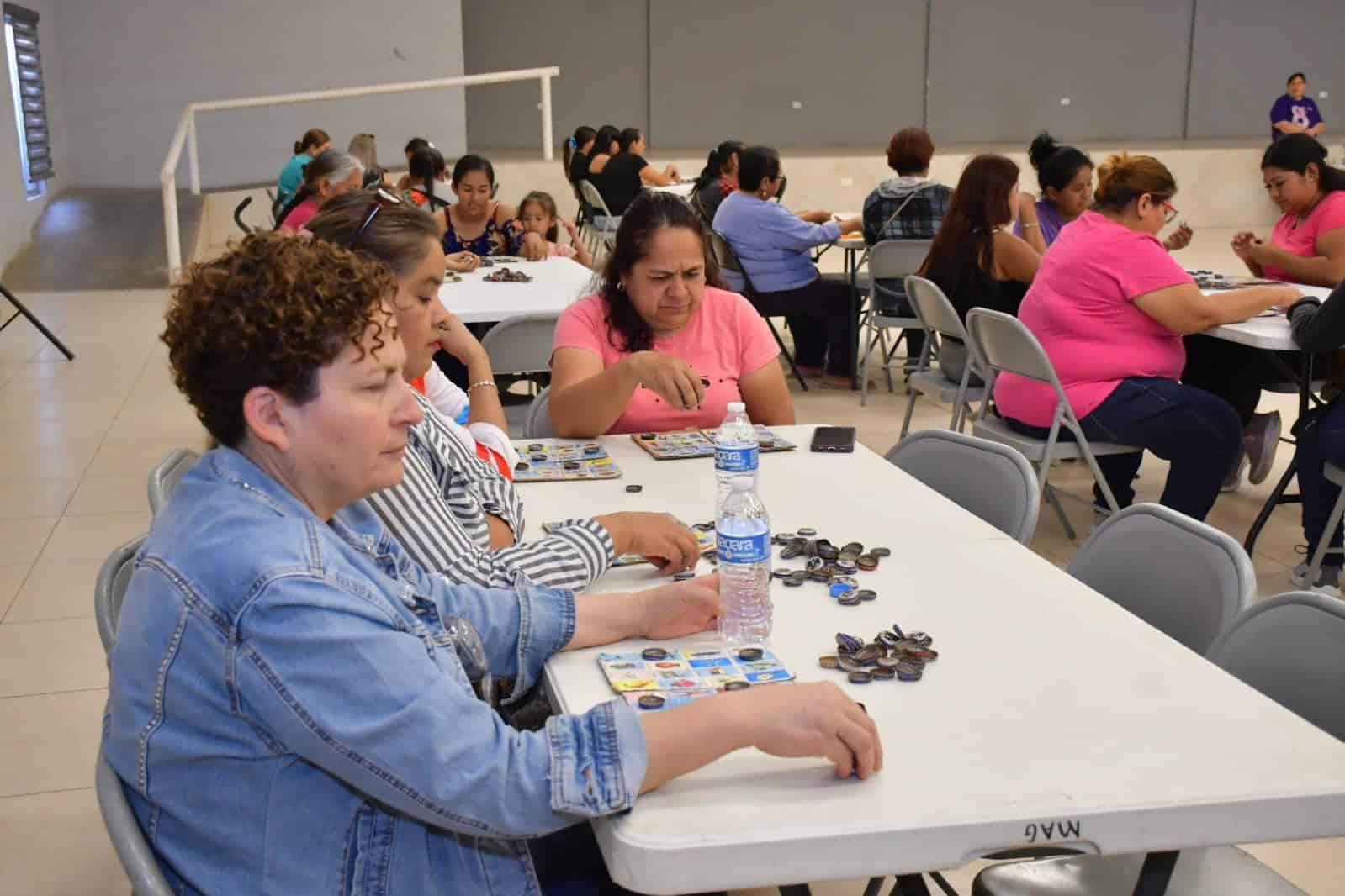 Conmemoran el Día Internacional de la Mujer en Nava con Alegre Lotería y Reconocimiento