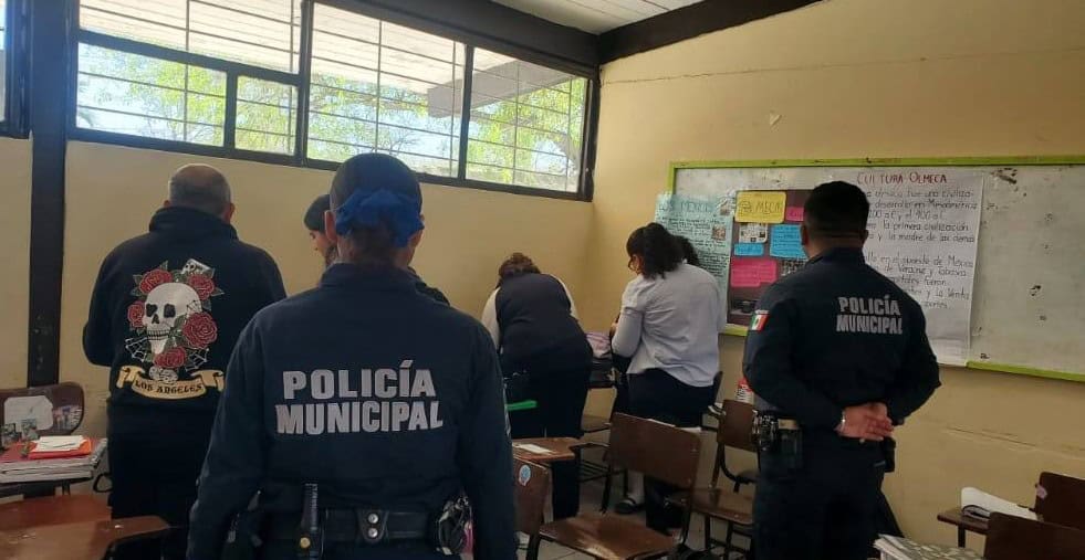 Realizan Operativo Mochila en la Secundaria Marcos Benavides de Nava