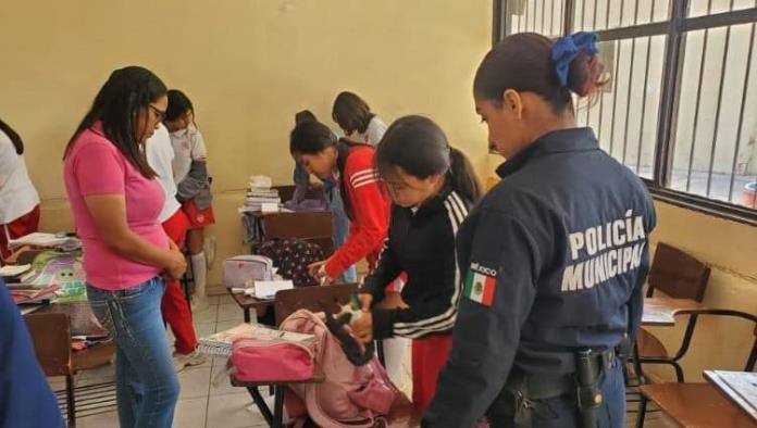 Realizan Operativo Mochila en la Secundaria Marcos Benavides de Nava