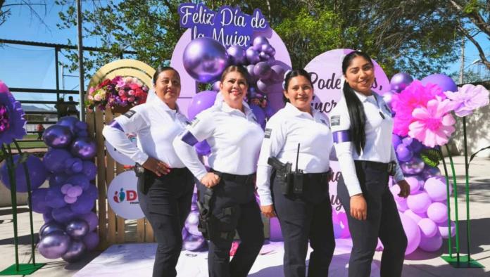  Conmemora DSPM a mujeres en su día