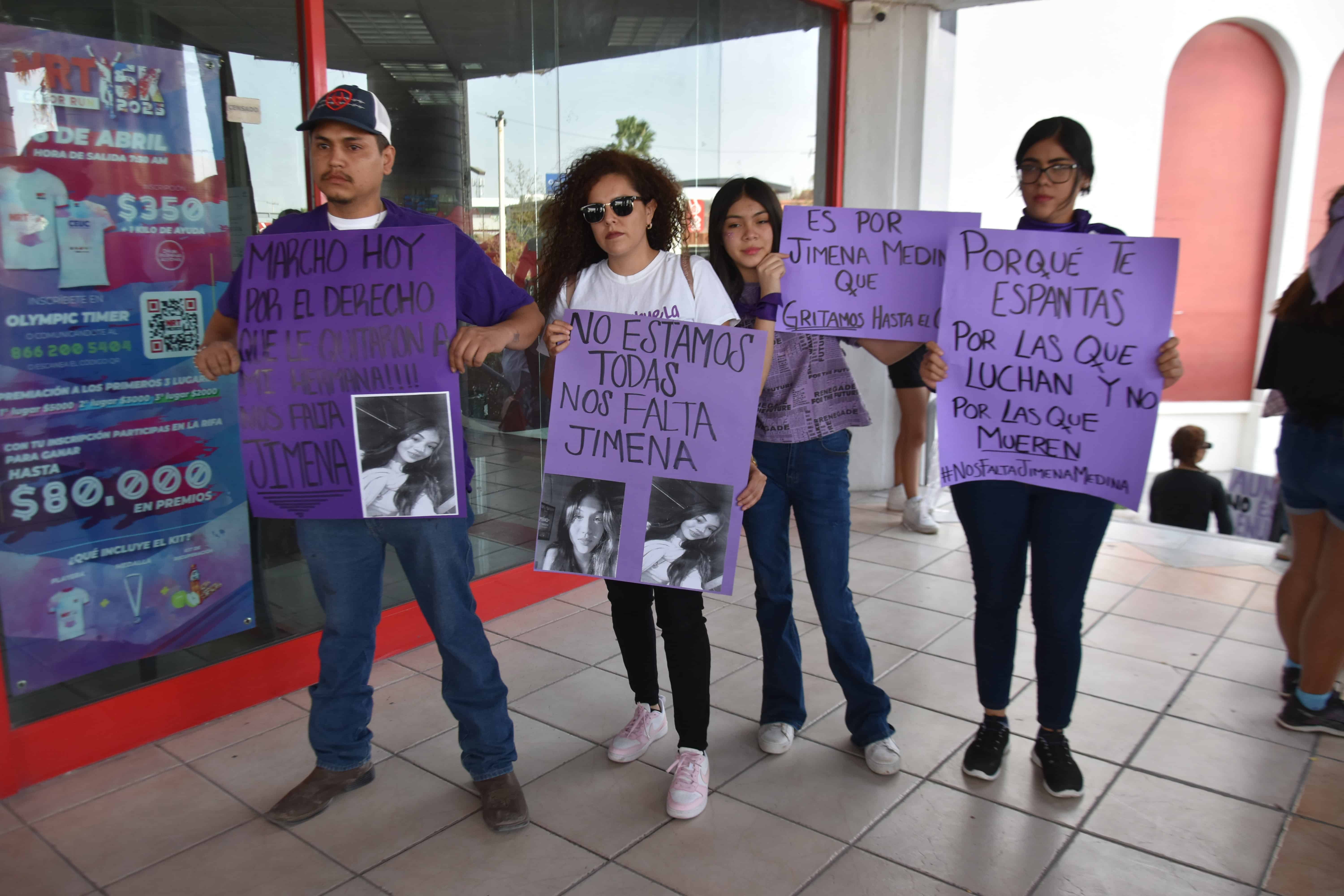 Familia de la víctima de feminicidio se une a la marcha del 8M en Monclova.