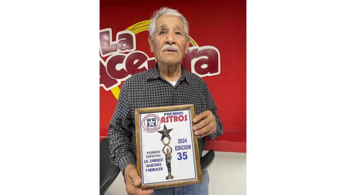 Agradece al Club Astros por galardón