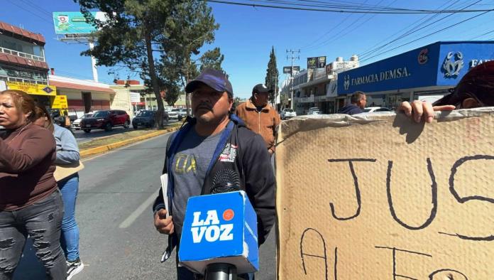 Bloquean manifestantes vialidad en V. Carranza, otra vez