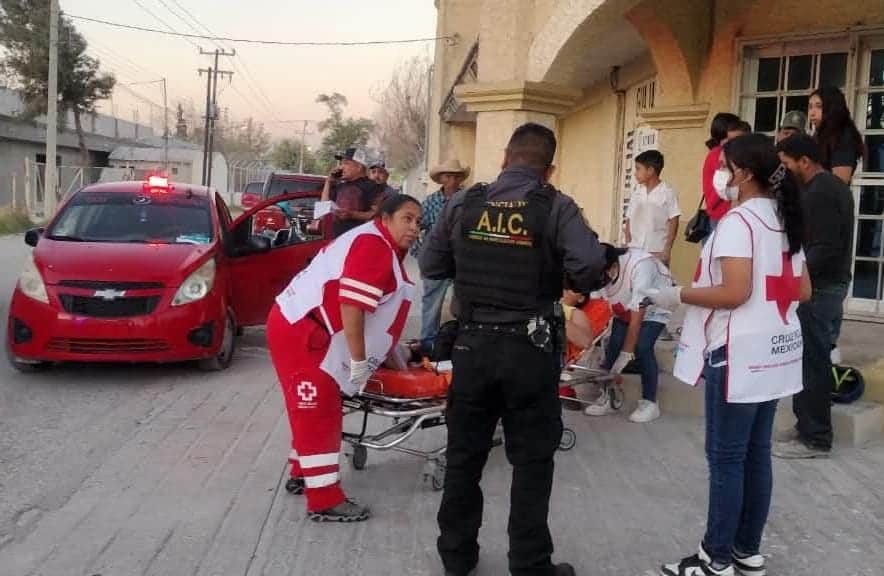 La madre de familia y sus dos menores hijos, resultaron heridos en el accidente automovilístico.