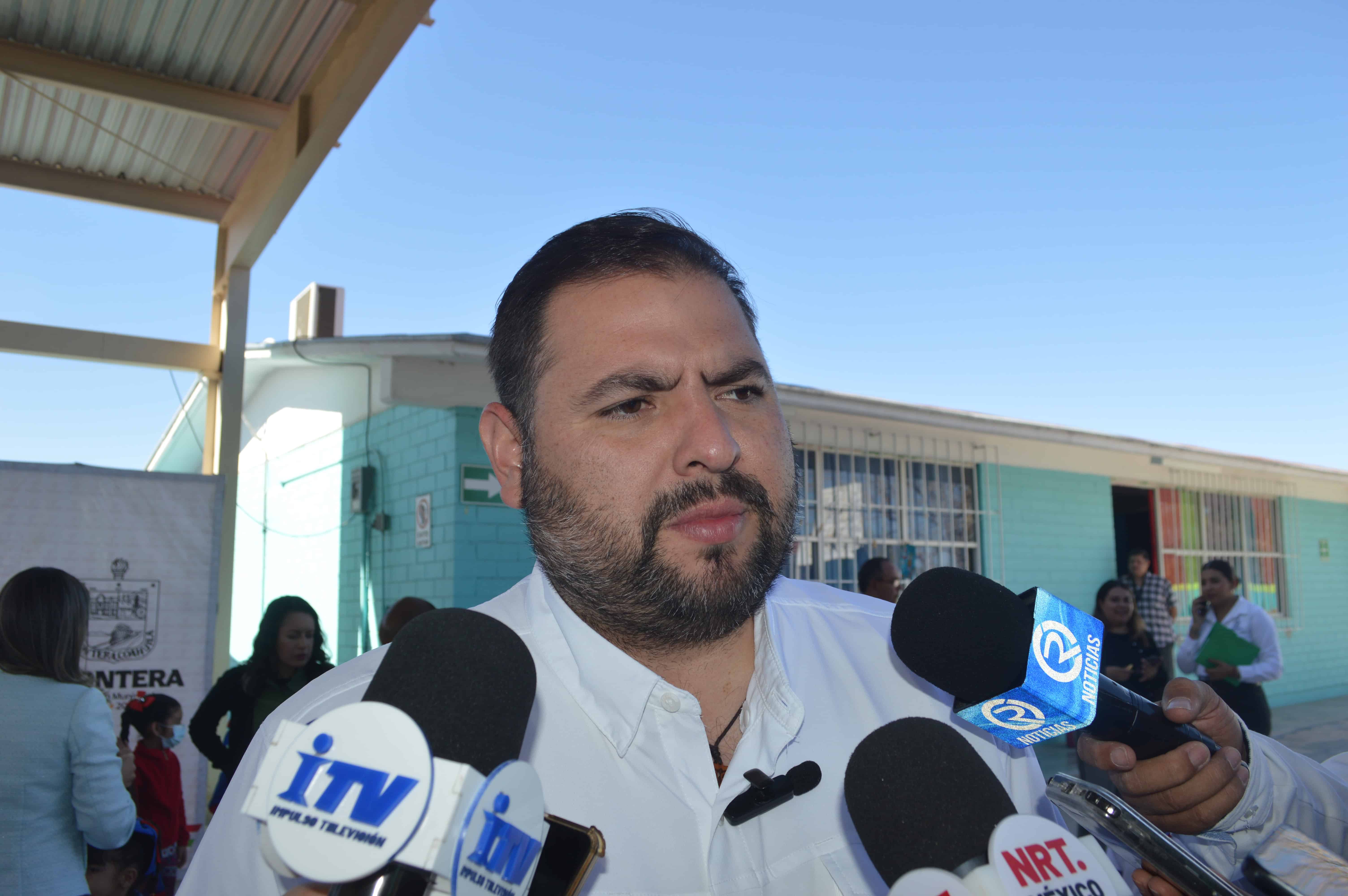 “Nos preocupa y poca de donde habrá sacado la niña, ese vape”, dijo el director Abraham Segundo.