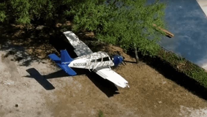 Avión aterriza de emergencia en primaria de Florida