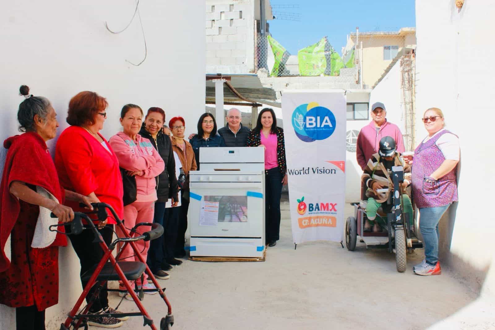 Banco Internacional de Alimentos dona estufa a la Casa del Abuelo en Ciudad Acuña