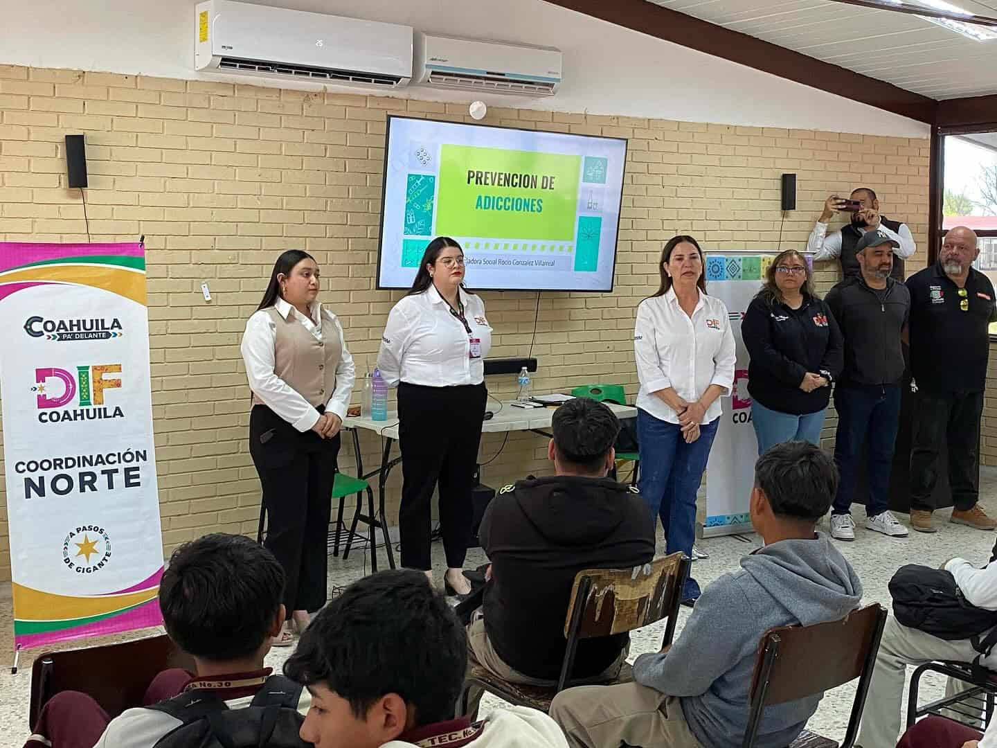 Imparten conferencia sobre prevención de adicciones en Villa Unión