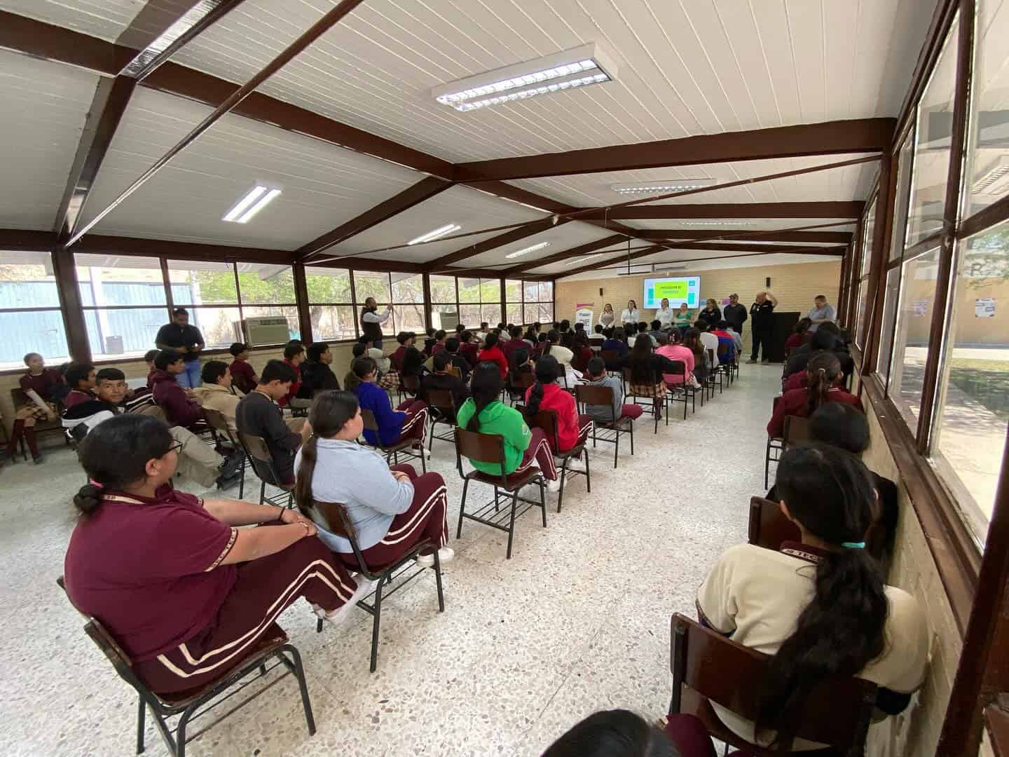 Imparten conferencia sobre prevención de adicciones en Villa Unión