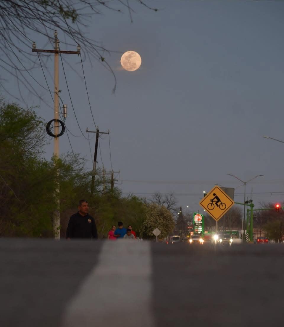 ASÍ FUE el Eclipse Total de Luna Tiñe el Cielo de Rojo