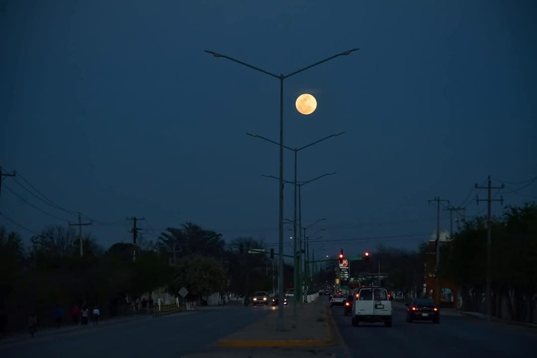 ASÍ FUE el Eclipse Total de Luna Tiñe el Cielo de Rojo