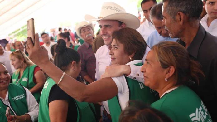 Llevando obras y desarrollo a todas las regiones: Manolo Llevando obras y desarrollo a todas las regiones: Manolo