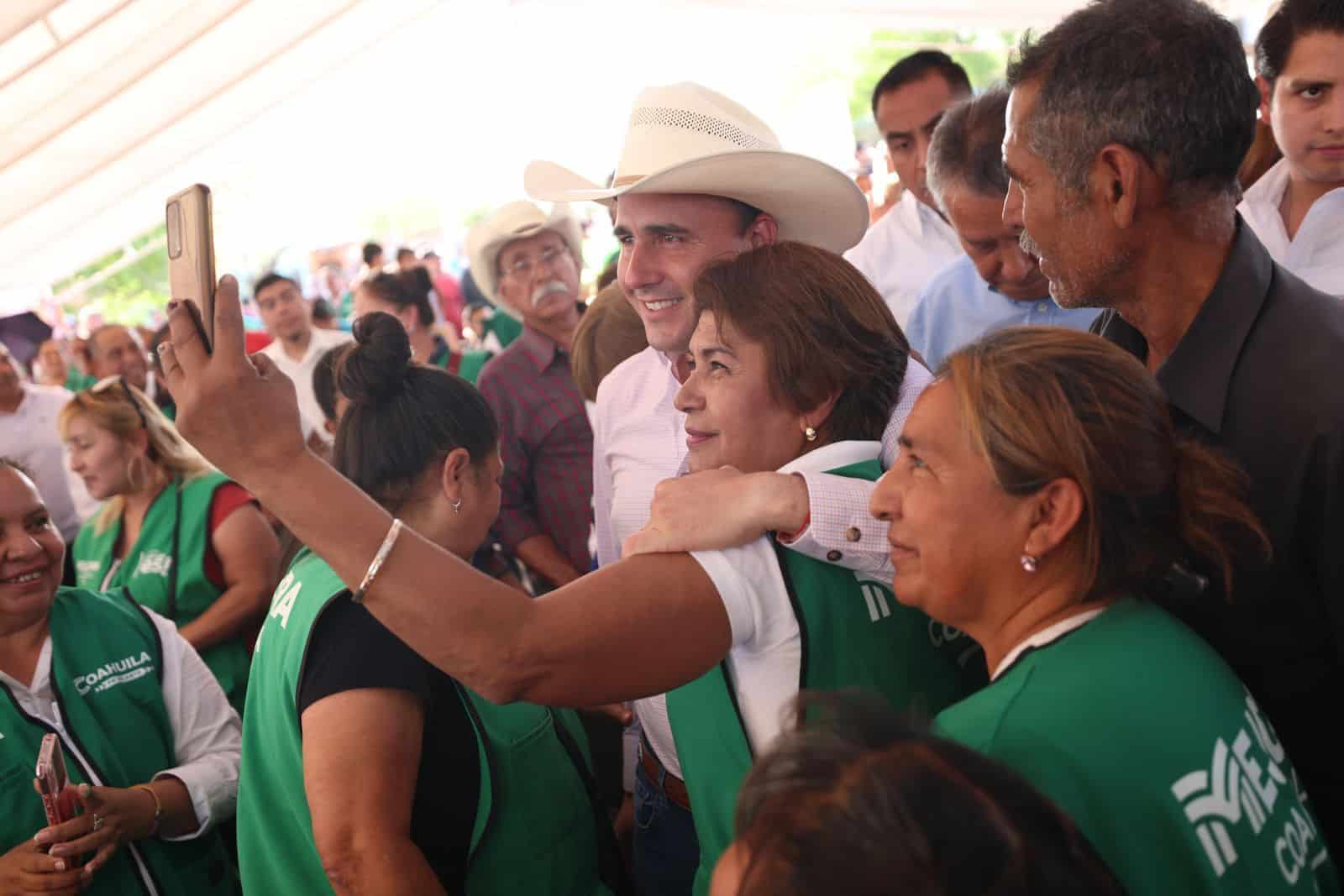 Llevando obras y desarrollo  a todas las regiones: Manolo