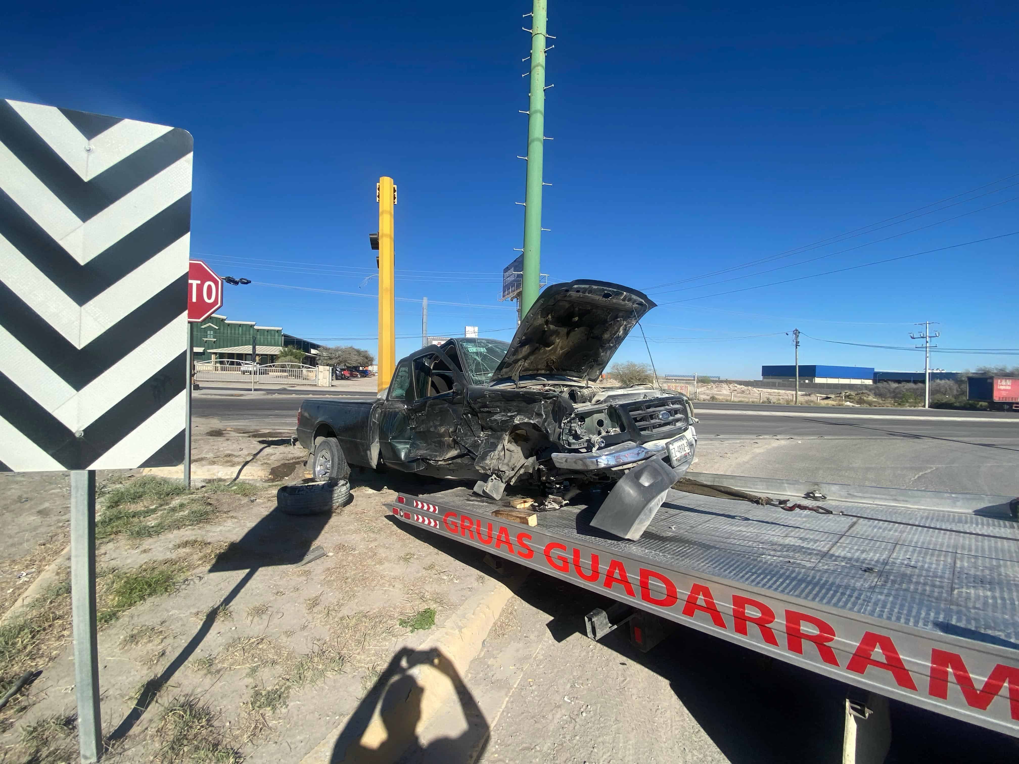 Falla en semáforos provoca accidente y deja dos lesionados