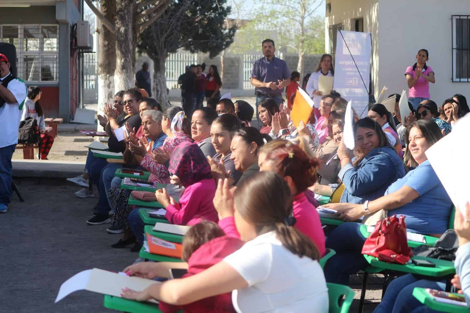 Entregan becas Rita Cetina en secundaria de Allende