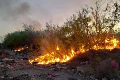 Controlan incendio en tiradero clandestino de Allende