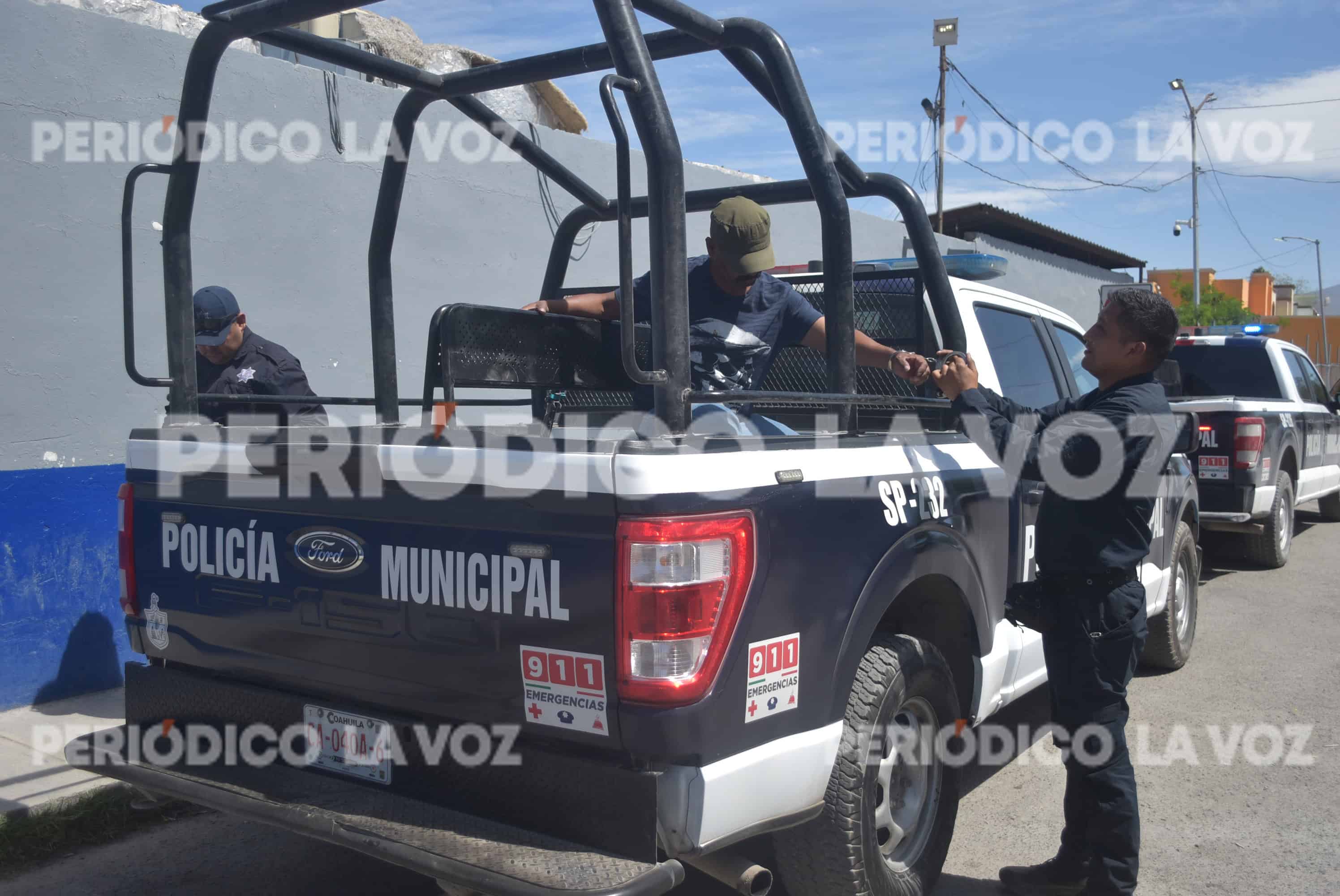Alejandro Zúñiga Ríos, apodado Mula, fue detenido por consumir sustancias ilícitas en la vía pública en la colonia Primero de Mayo.