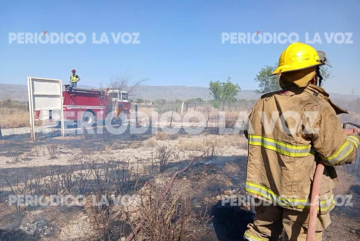 Los cuerpos de Bomberos arribaron a bordo de una motobomba y controlaron la situación. 