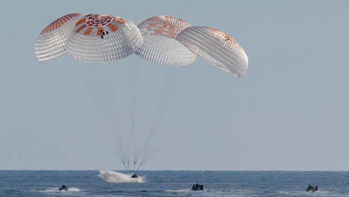 Astronautas regresan a la Tierra tras quedar varados nueve meses en el espacio.