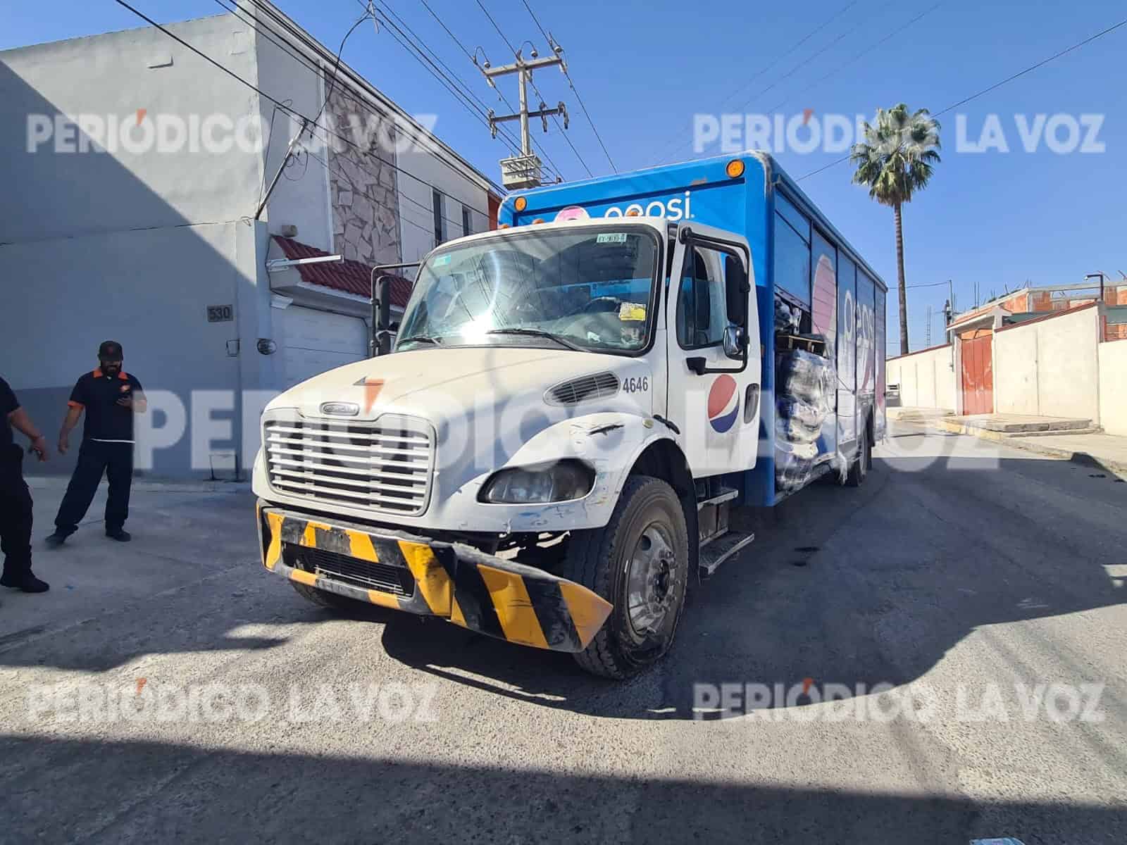 Lo embiste camión de la Pepsi
