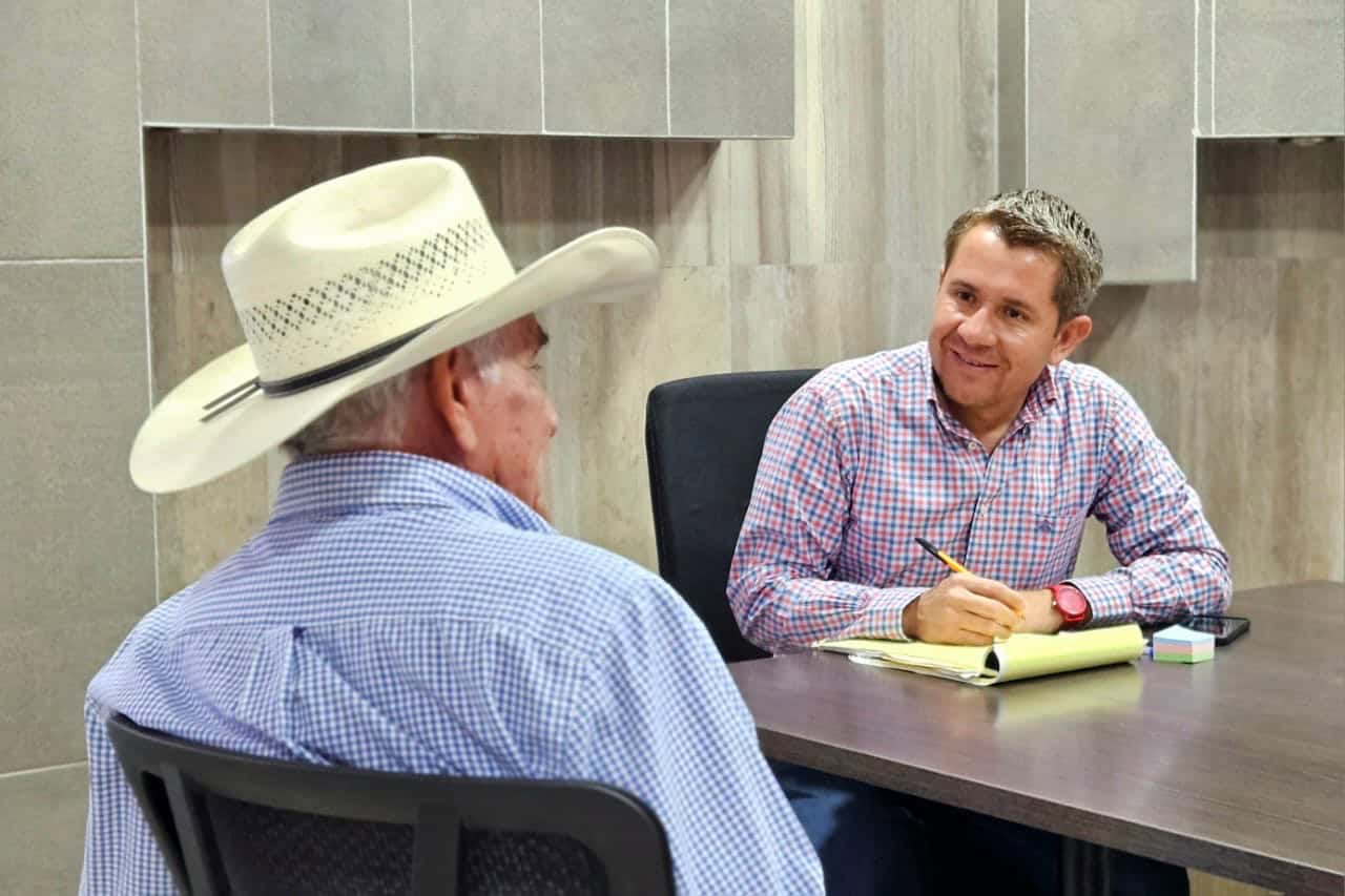 Hugo Lozano escucha y atiende a sambonenses