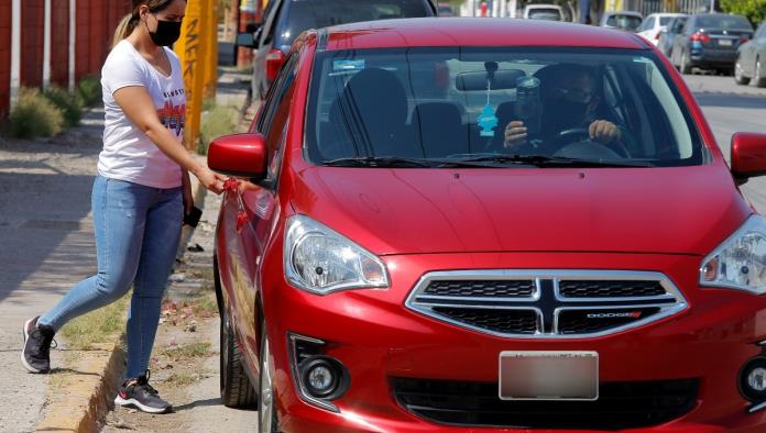 Taxistas de Monclova exigen regulación a InDriver y amenazan con protestas.