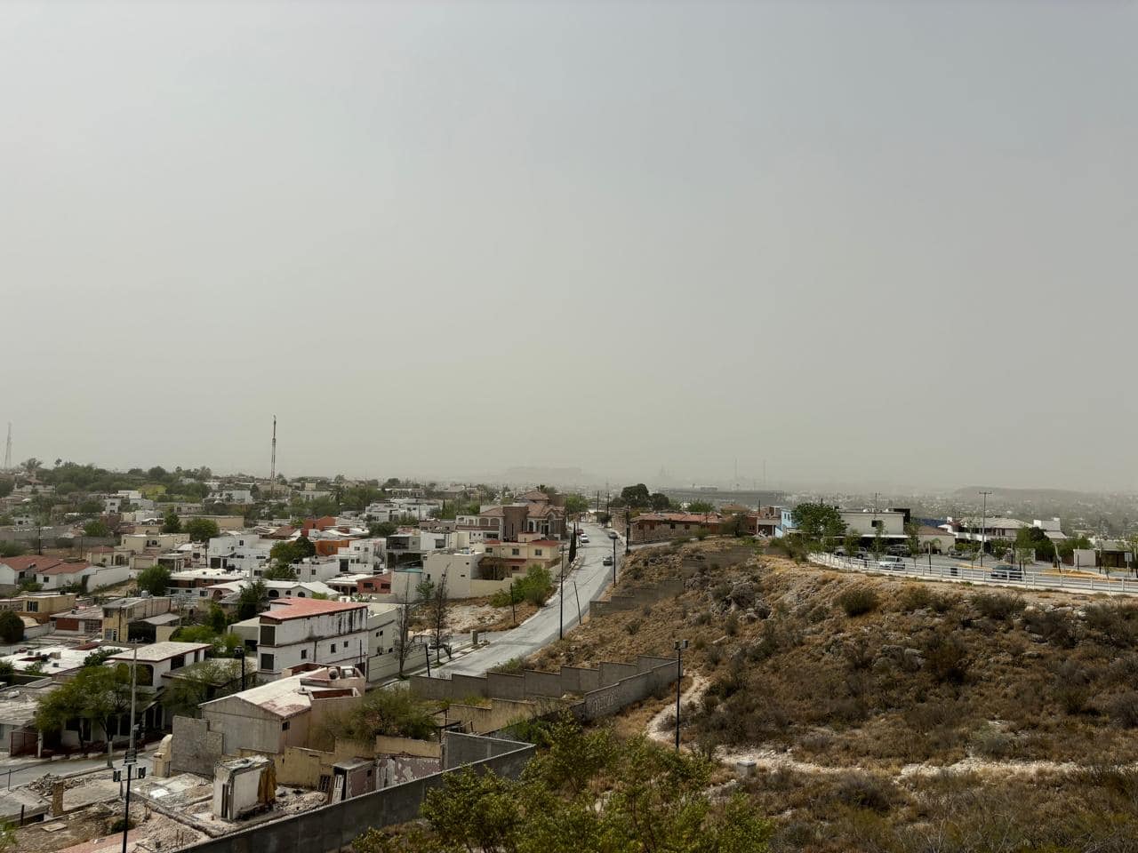 Tormenta de polvo cubre la ciudad