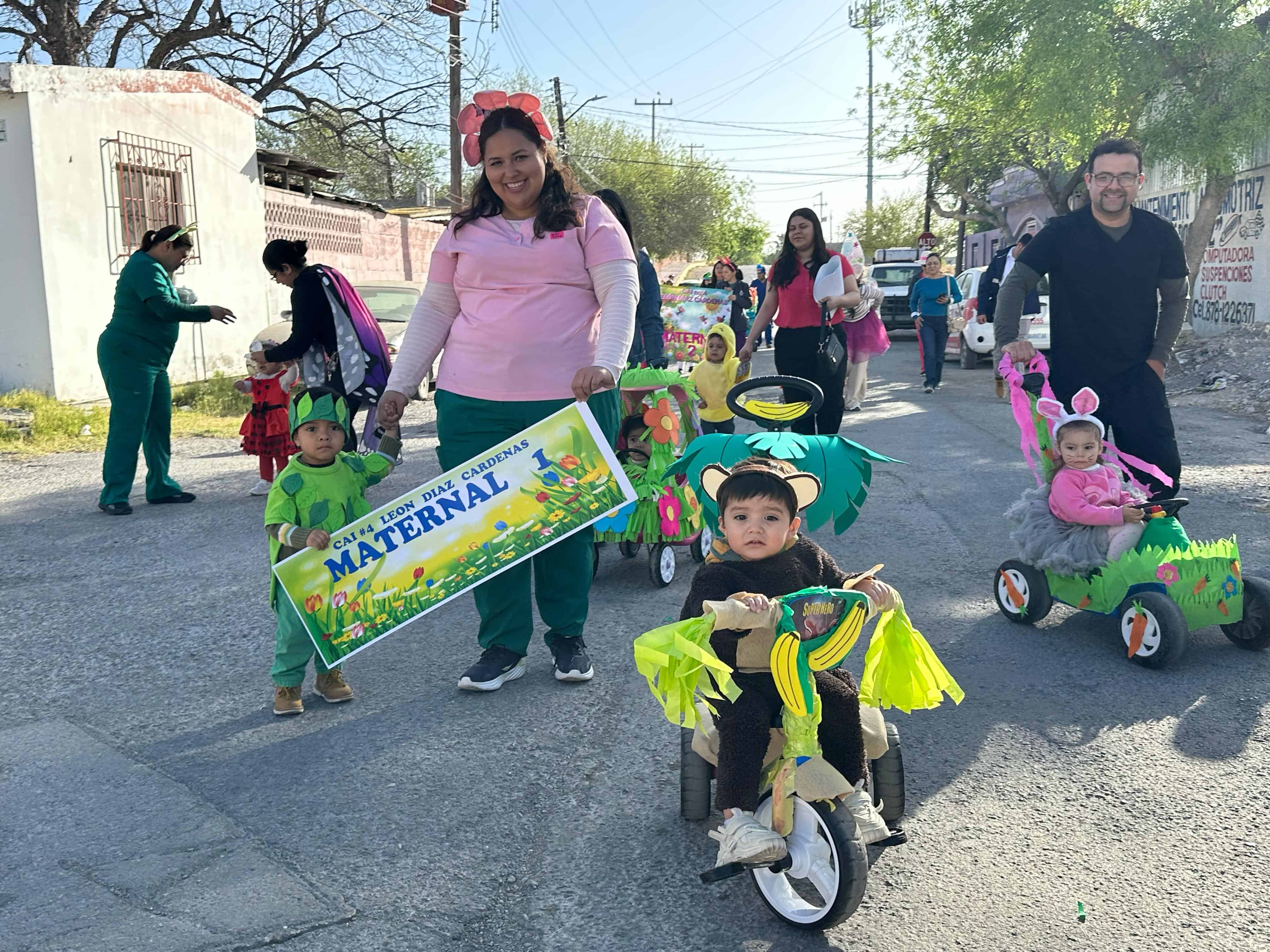 Escuelas desfilan por el inicio de la primavera en Piedras Negras