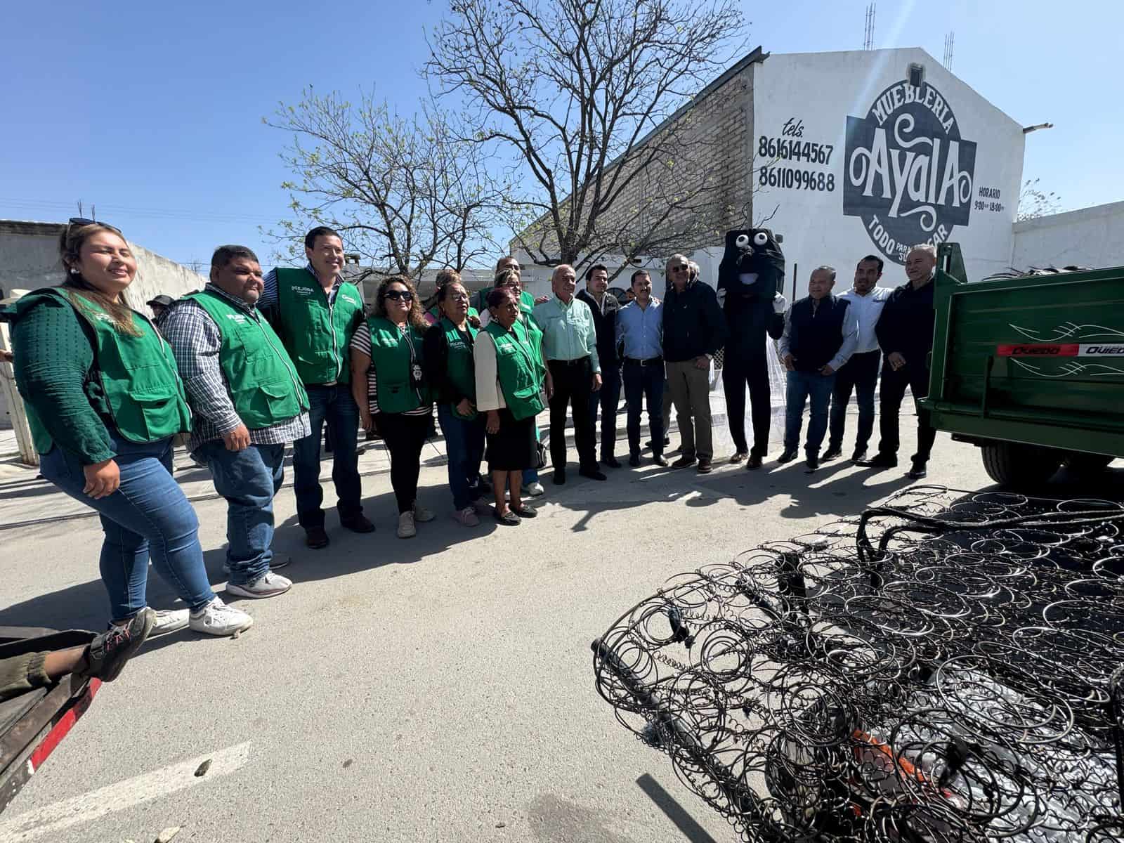 Ponen en marcha campaña de descacharrización en el Municipio de San Juan de Sabinas.