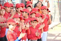 Inaugura Sari Pérez academia de beisbol