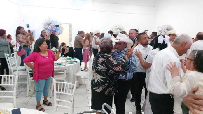 Celebran bodas comunitarias