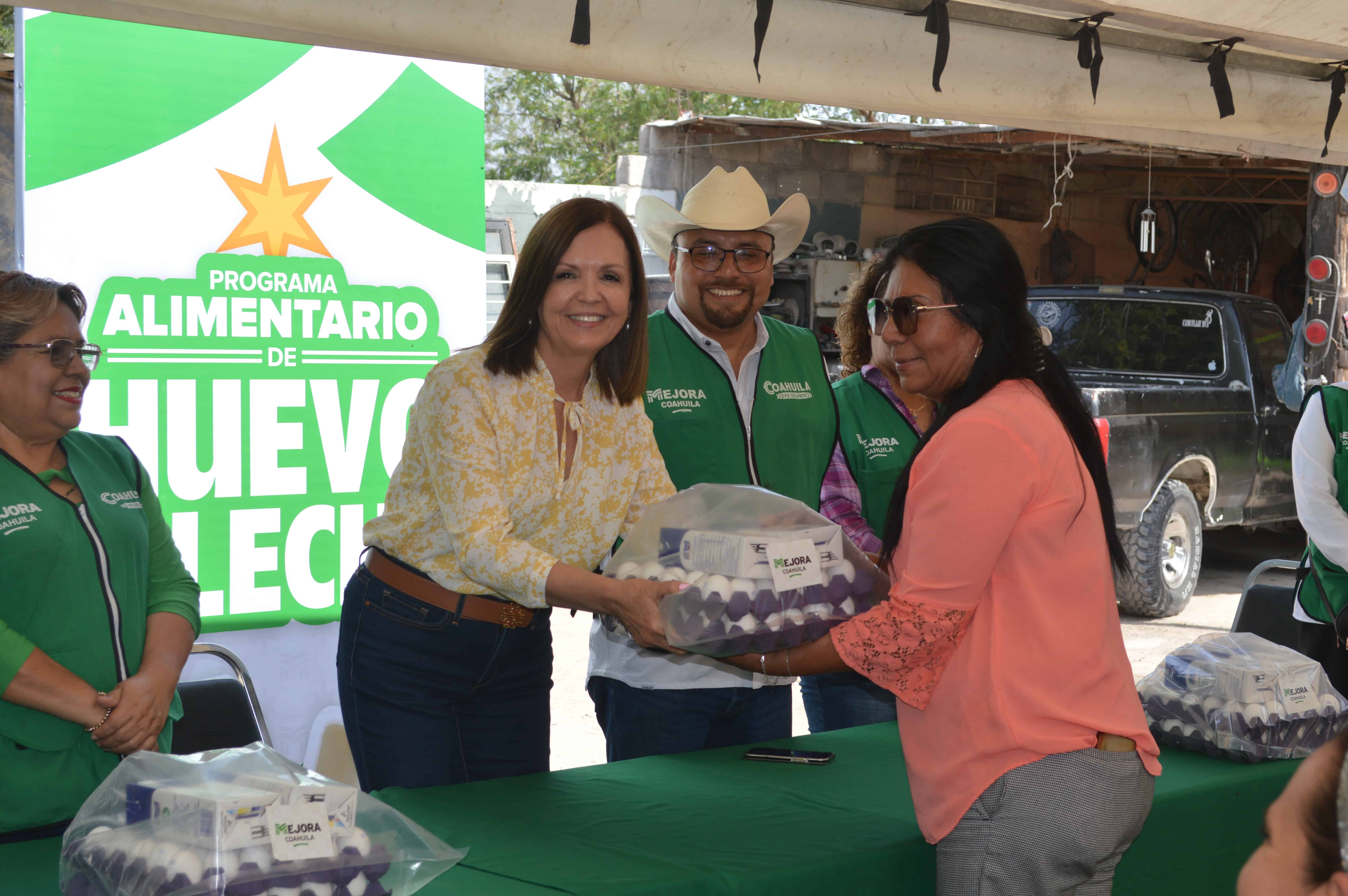 Entrega Sari Pérez apoyo alimentario
