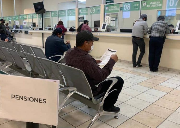 Recomiendan a paisanos que regresan para tramitar pensiones, previamente se afilen a una afore para poder iniciar el trámite ante el IMSS.
