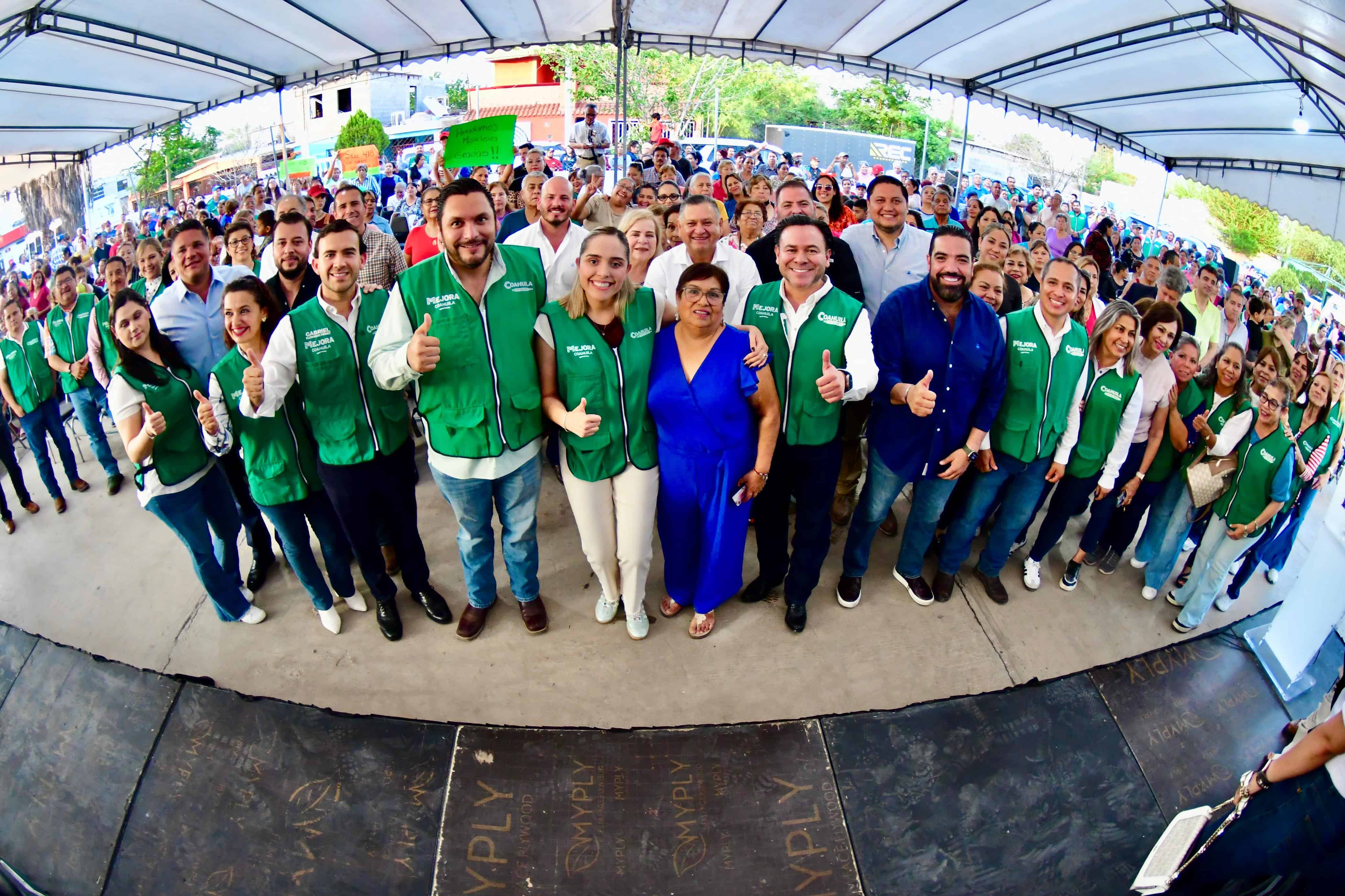 En Monclova, dieron arranque a la obra de remodelación de una  cancha deportiva.