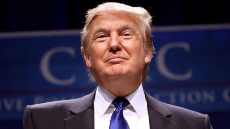 Trump insinúa buscar un tercer mandato y reitera interés en Groenlandia