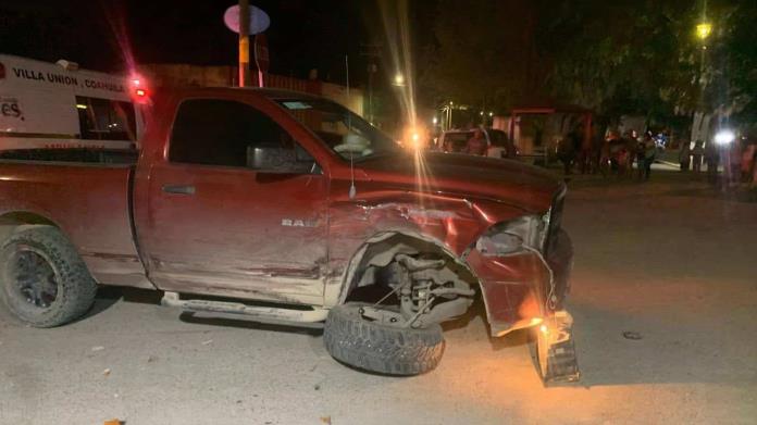 Choque entre Dos Camionetas en Villa Unión Provoca Movilización